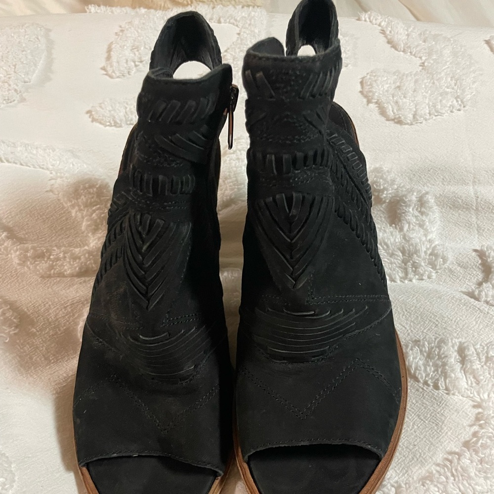 Vince Camuto Black Katrina Block Heel Bootie Western Style 8.5